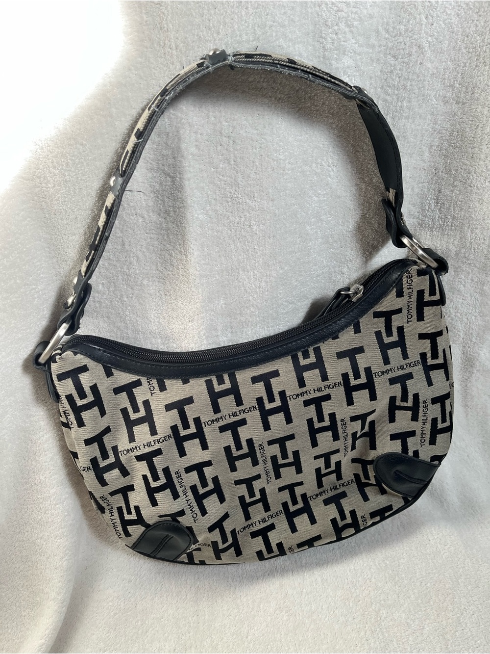 Tommy Hilfiger Beige and Black Monogram Shoulder Bag - Picture 2 of 9